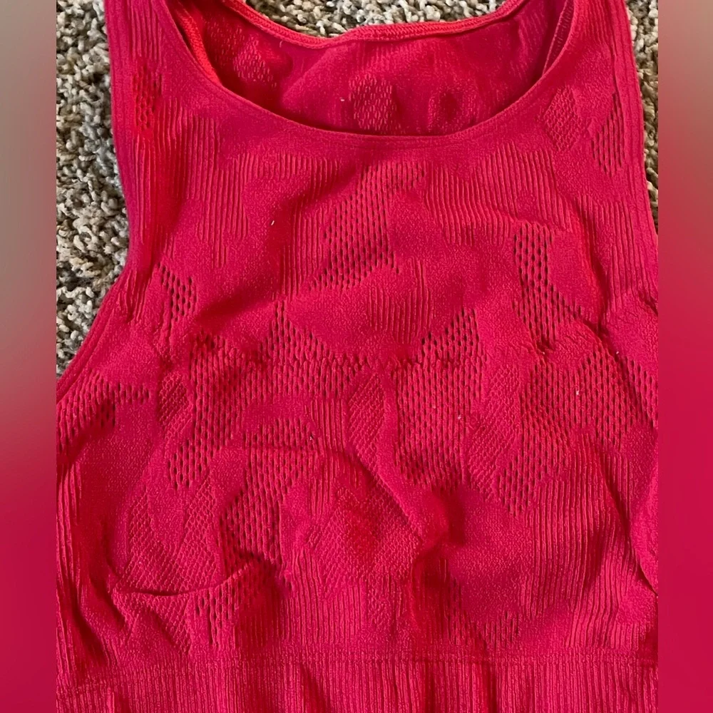 Fabletics Skulpknit Top - Picture 2 of 3